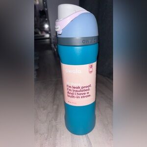 NWT Owala Teal Insulated Water Bottle with Built-In Straw